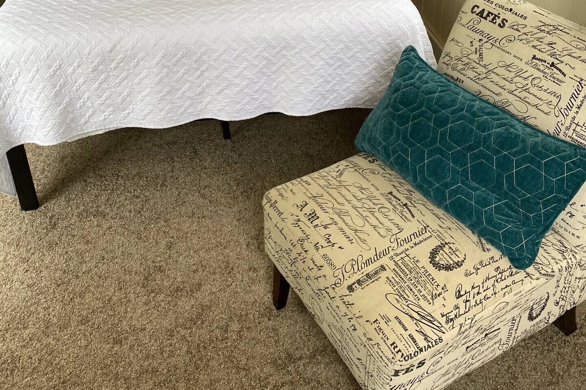Classic Bungalow, Shared Bathroom, Courtyard Area | Bed sheets