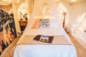 Deluxe Tent, 1 Double Bed, Golf View | Bed sheets