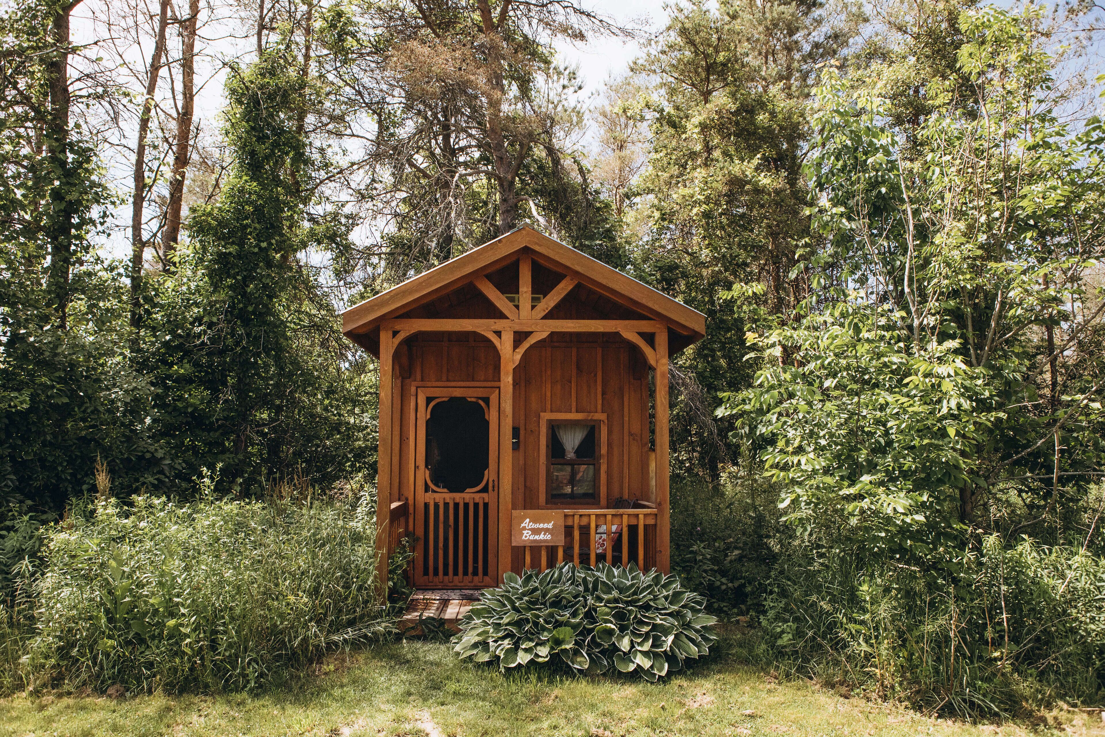 Chalet rustique romantique, 1 lit double, vue sur le jardin | Literie fournie