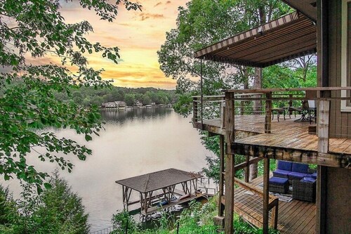 Beautiful, Large Lake House, Made for Family Fun!