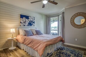4 bedrooms, WiFi, bed sheets - Beautiful, Large Lake House, Made for Family Fun! (Hot Springs Village)