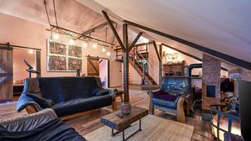 电视、壁炉、立体声音响