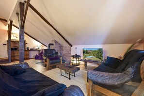 TV, fireplace, stereo