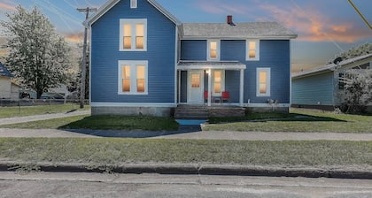 BigBlue! Dog Friendly | Big Groups | First Floor Master Bedroom | HotTub-all yr