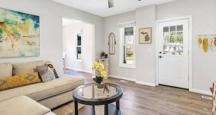 BigBlue! Dog Friendly | Big Groups | First Floor Master Bedroom | HotTub-all yr