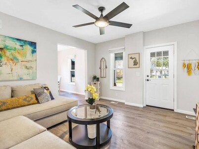 BigBlue! Dog Friendly | Big Groups | First Floor Master Bedroom | HotTub-all yr