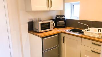 Réfrigérateur, micro-ondes, four, grille-pain