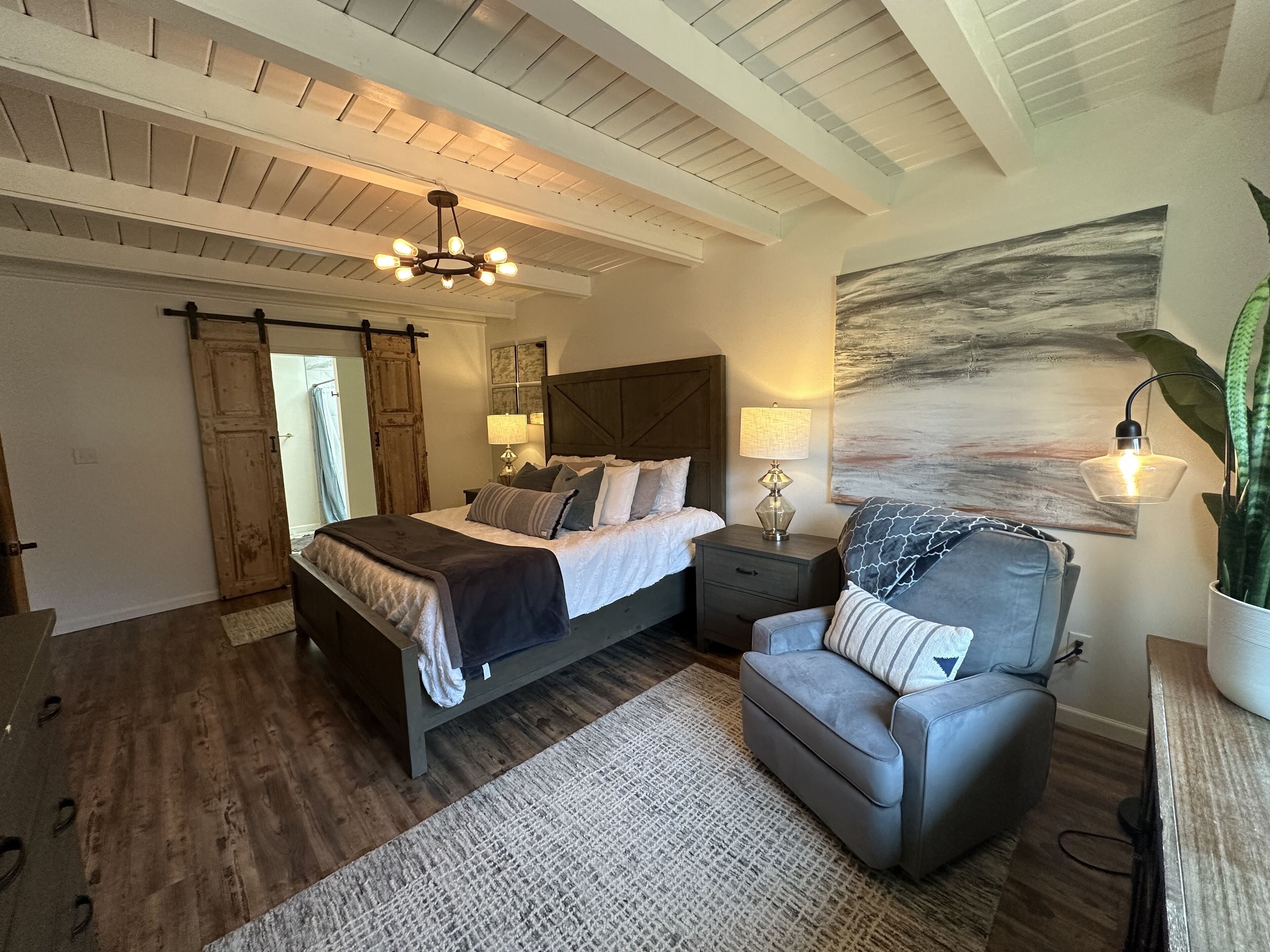 Relaxing retreat lake access within 5 min- pet & family friendly w/ fire pit! 