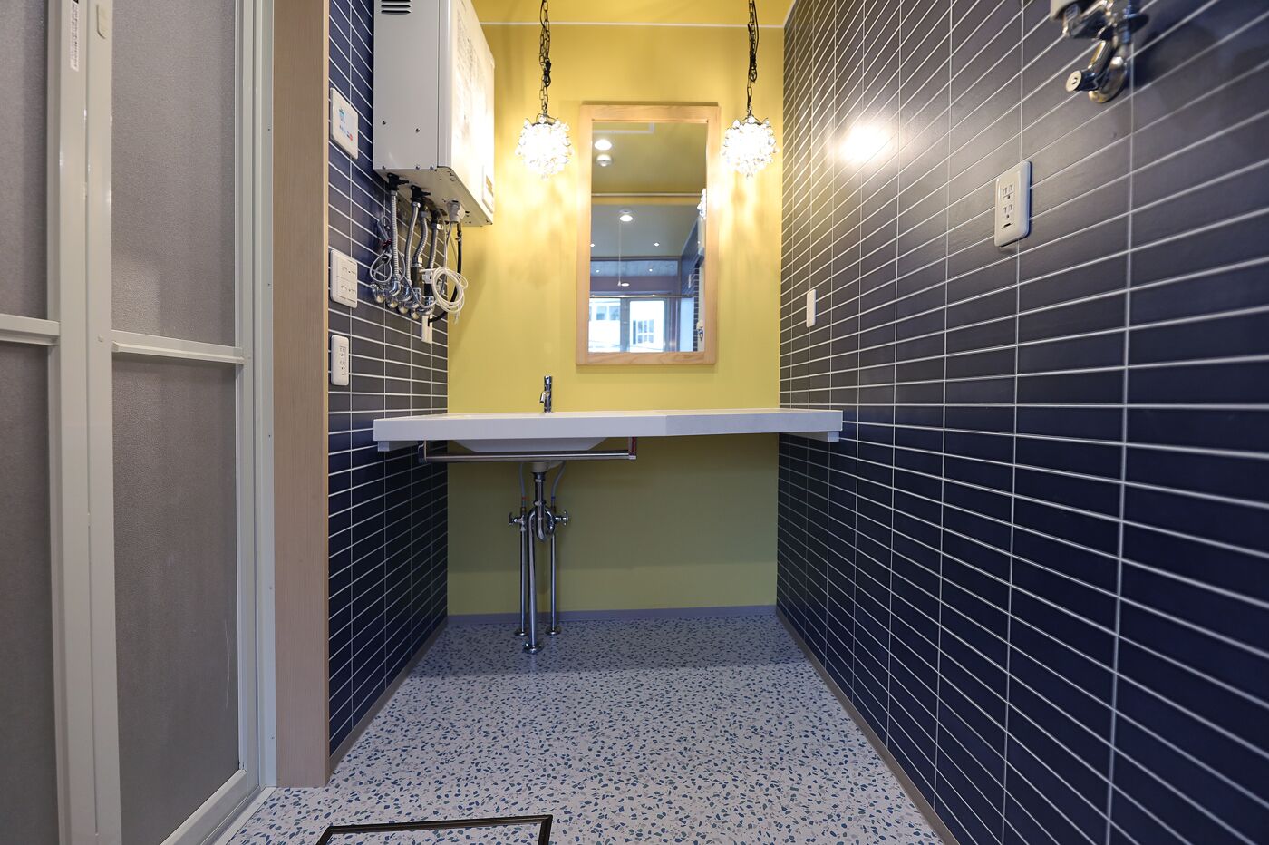 Haartrockner, Hausschuhe, Bidet, Seife