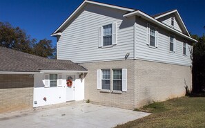 Exterior - Vintage / antique 1200 sq. ft. interior studio & parking (Dallas)