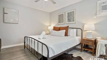1 bedroom, desk, iron/ironing board, WiFi (free)
