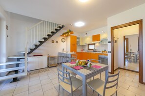 Dining - VistaLago Green Residence 100m From Lake, Desenzano Del Garda, Italy (Desenzano Del Garda)