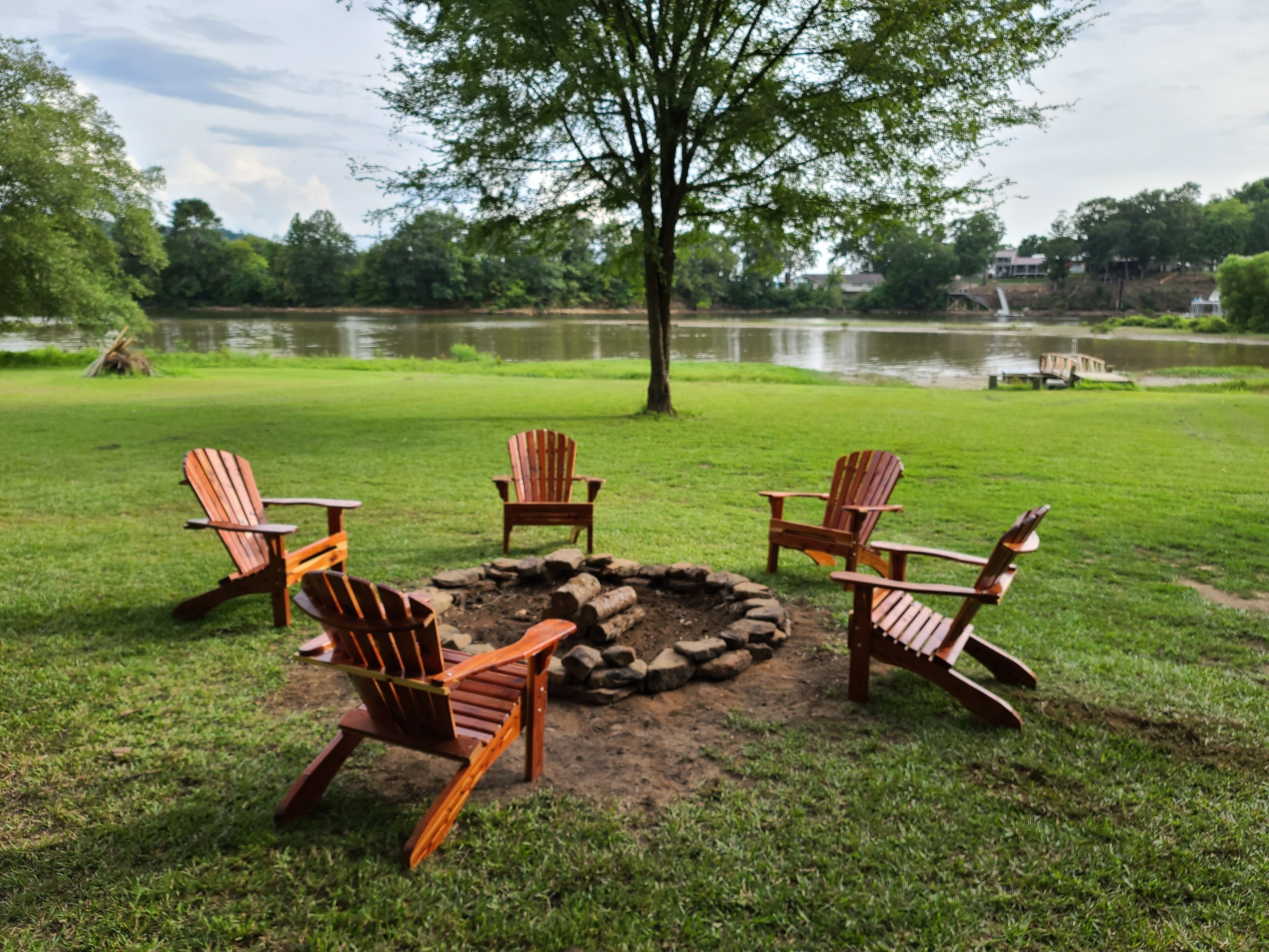 Book a Quit Weekend with Fireplace Inside and Outside. 