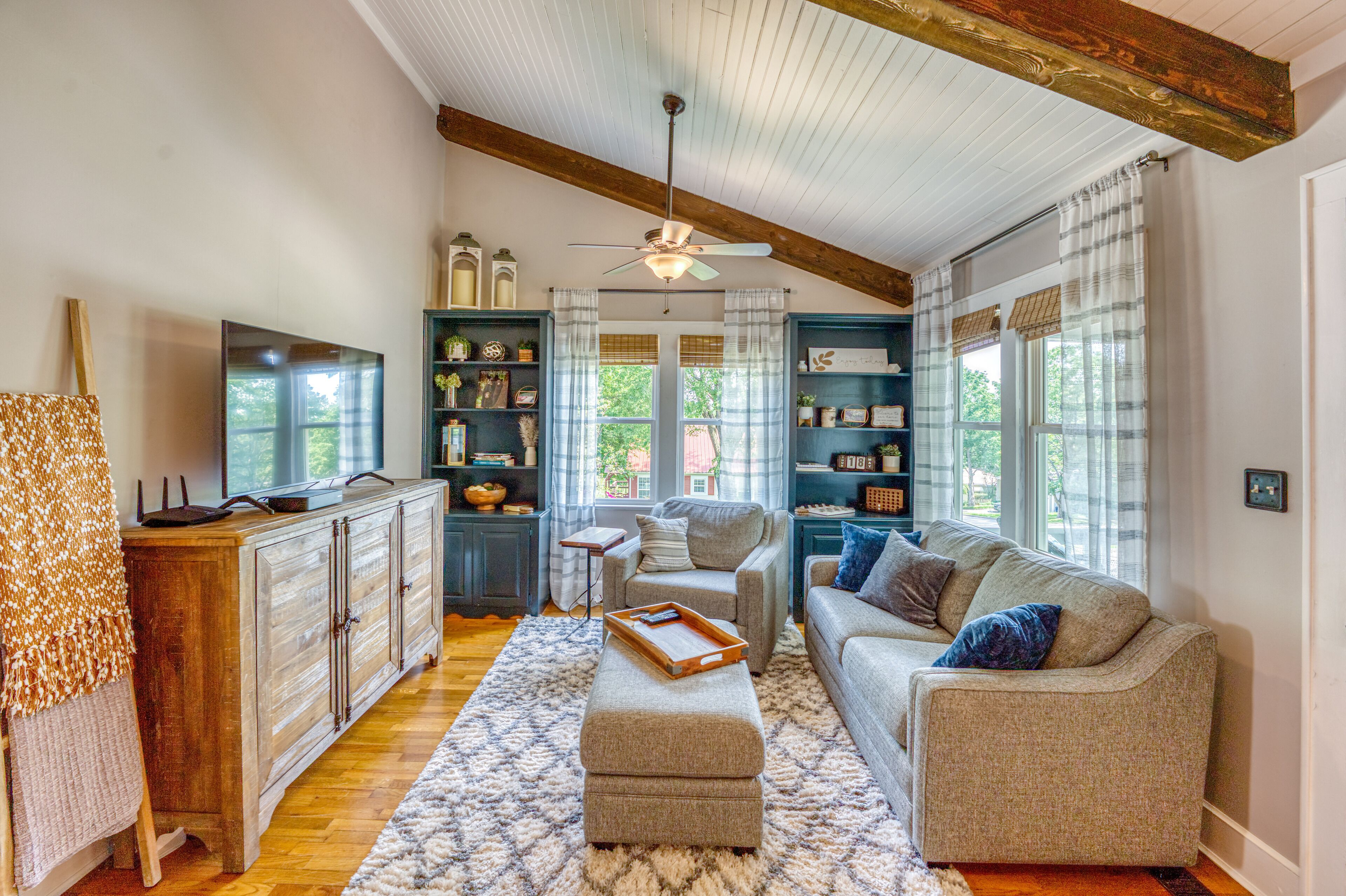 Great location and neighborhood just two minutes from downtown square! 