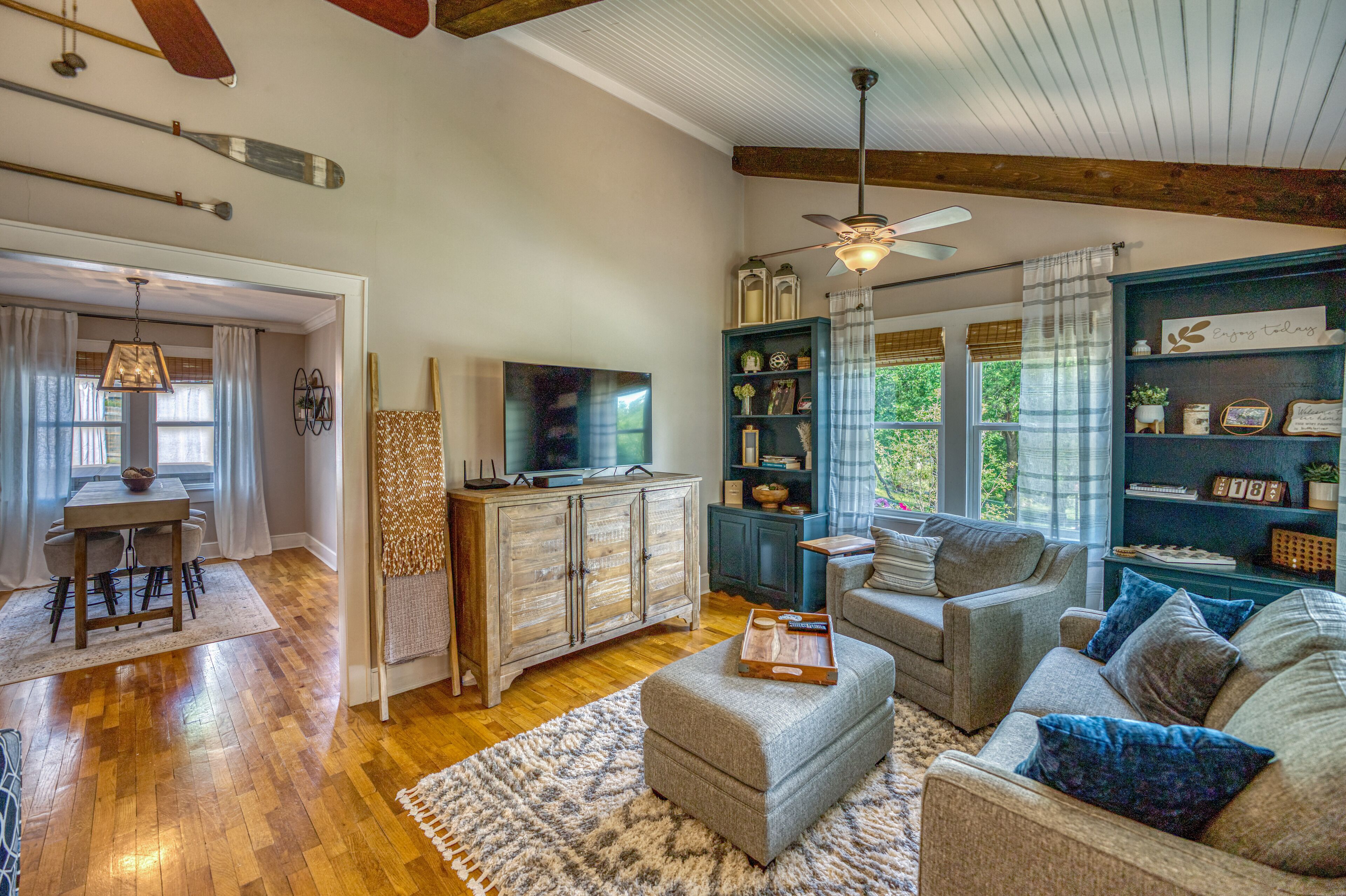 Great location and neighborhood just two minutes from downtown square! 