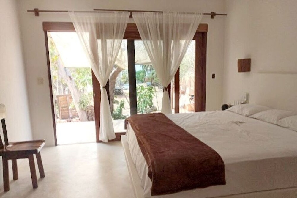 Starlink Entire bungalow for 2 people with sea view, 7 min from the beach
