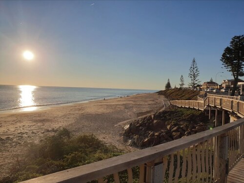 Its a beautiful town house near the beach ⛱ and wineries