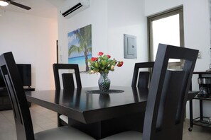 Dining - Departamento para 2 personas  A 15 min de playa pública Cama matrimonial y AC (Playa del Carmen)