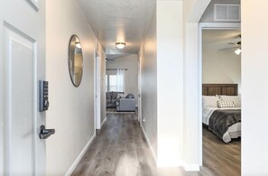 3 camere, culla da viaggio, Wi-Fi gratuito, lenzuola