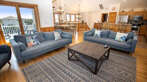 Flat-screen TV, fireplace, books