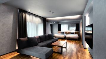 Premier Suite | Blackout curtains, iron/ironing board, free WiFi, bed sheets