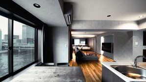 Un interior de hotel moderno con cocina, comedor y vistas a la ciudad.