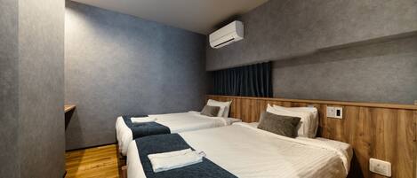 Grand Suite | Blackout drapes, iron/ironing board, free WiFi, bed sheets