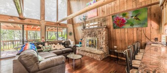 Hidalgo Haven! Conveniently located!