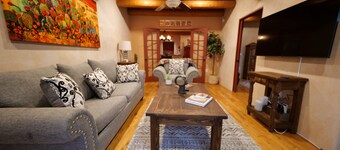 Casita with Private Hot Tub Near Santa Fe Plaza