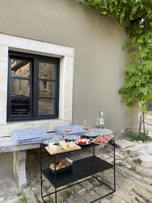 Outdoor dining - Casa Castagna - Trüffel, Wein u. Wanderfreude (Groznjan)