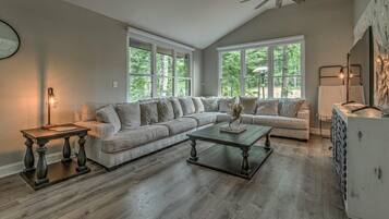 Televisión y chimenea