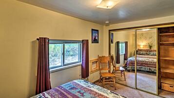 2 Schlafzimmer, BĂŒgeleisen/BĂŒgelbrett, Reisekinderbett