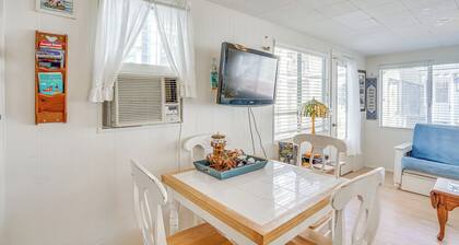 Quaint Avalon Cottage < Half-Mi to Beaches!