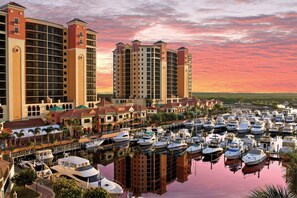 Marina - Luxury Gulf-Access Lakefront Retreat | Heated Pool, Spa, Bikes, Kayaks & Dock (Cape Coral)