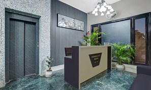 Reception - Itsy Hotels Connaught Mews (New Delhi)
