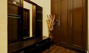 华丽客房 | 办公桌