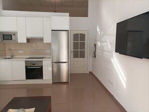Fridge, microwave, stovetop, dishwasher - Paula's Corner  (Baena)