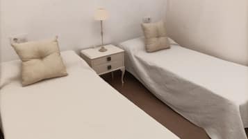 1 bedroom, travel cot, free WiFi, bed sheets
