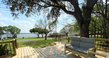 AMAZING Lake Views - Modern Luxury, Pet-friendly, Cowboy Pool, 2 King Beds!