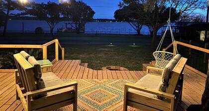 AMAZING Lake Views - Modern Luxury, Pet-friendly, Cowboy Pool, 2 King Beds!