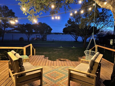 AMAZING Lake Views - Modern Luxury, Pet-friendly, Cowboy Pool, 2 King Beds!