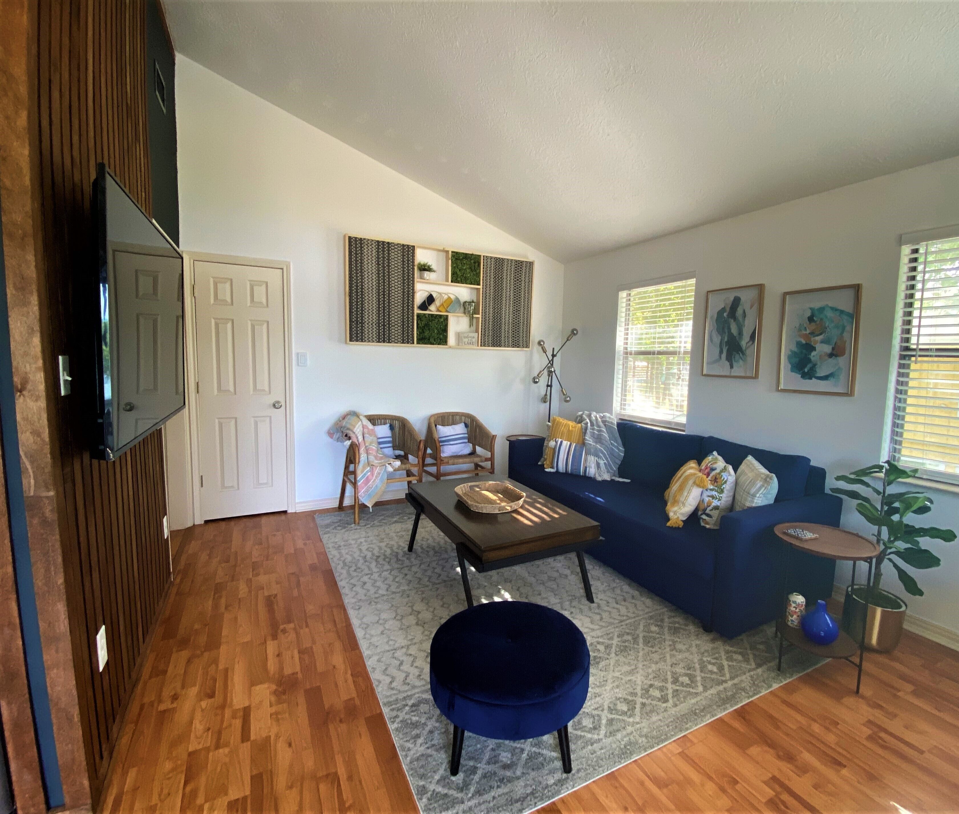 AMAZING Lake Views - Modern Luxury, Pet-friendly, Cowboy Pool, 2 King Beds!