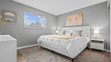 2 chambres, fer et planche à repasser, Wi-Fi, draps fournis