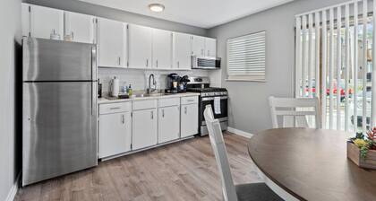 Peaceful 2 Bedroom Next to Park!