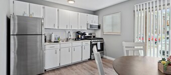 Peaceful 2 Bedroom Next to Park!