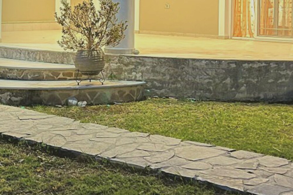 Spacious Private Villa with garden - 100m from the sea