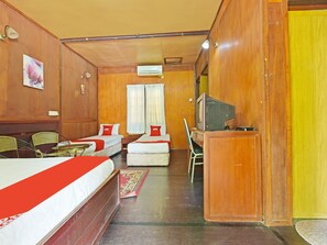 Family Suite | Desk, free WiFi, bed sheets - OYO 90595 Pelangi Beach Resort Cherating (Cherating)