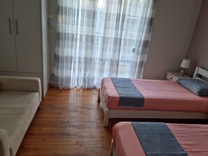 2 Schlafzimmer, Schreibtisch, Bügeleisen/Bügelbrett, kostenloses WLAN