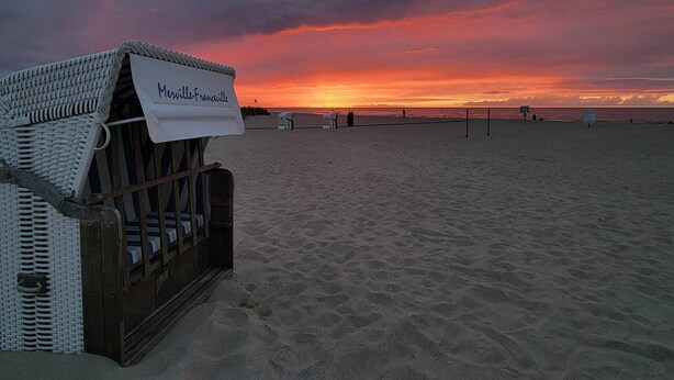 A beachside cabana with a sign reading "Marville-Franceville." - Sea-View Studio with Balcony, Private Parking & Bikes - Sleeps 4 (Merville-Franceville-Plage)