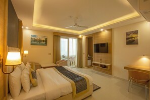 Deluxe Double Room | Desk, rollaway beds, free WiFi, bed sheets - Hotel Sakura by Maps, GURGAON (Gurugram)